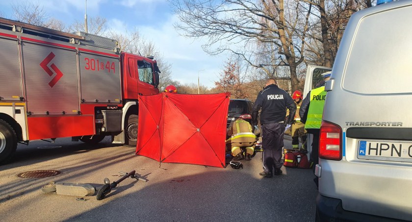 Śmiertelny wypadek na Potokowej. Auto uderzyło w kobietę na hulajnodze - Zdjęcie główne