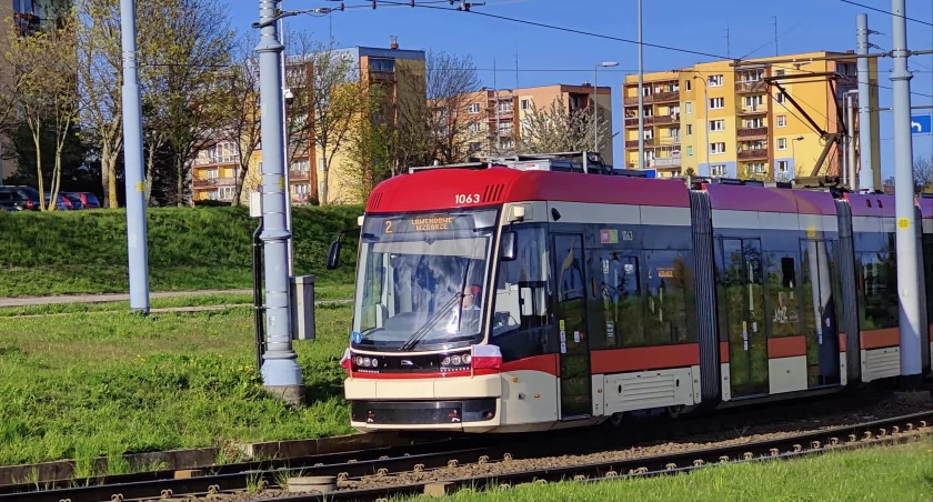 ZTM zmienia rozkłady jazdy linii tramwajowych, aby zmniejszyć opóźnienia - Zdjęcie główne