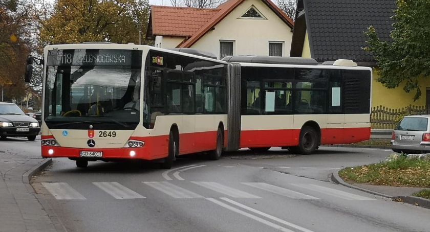 Prowadzący miejski autobus zatrzymał pijanego kierowcę - Zdjęcie główne