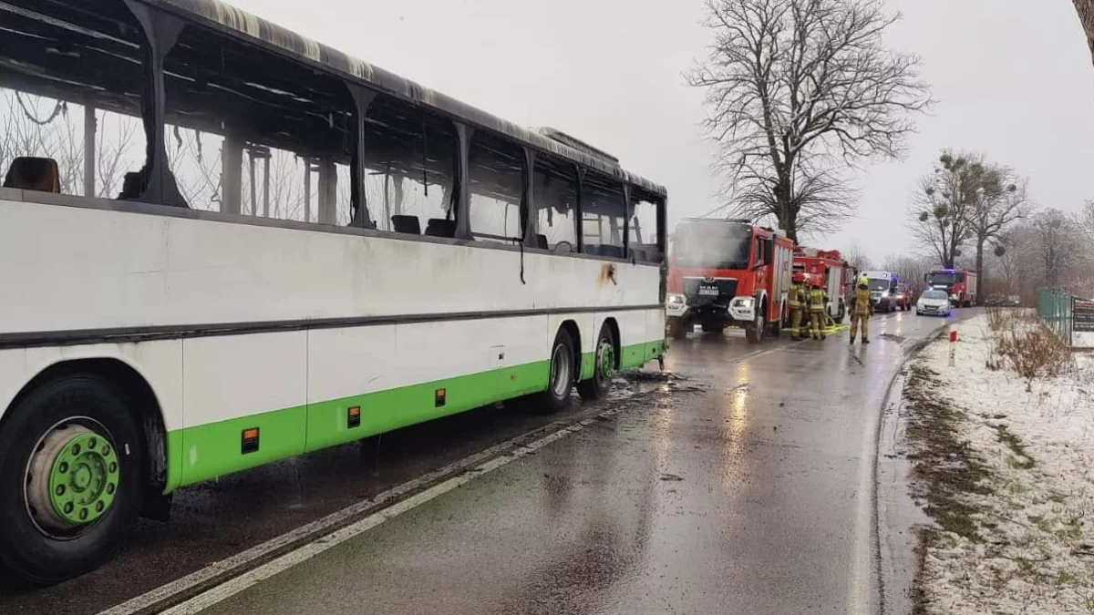 Poważny pożar autobusu na Pomorzu. Większość pasażerów stanowiły dzieci - Zdjęcie główne