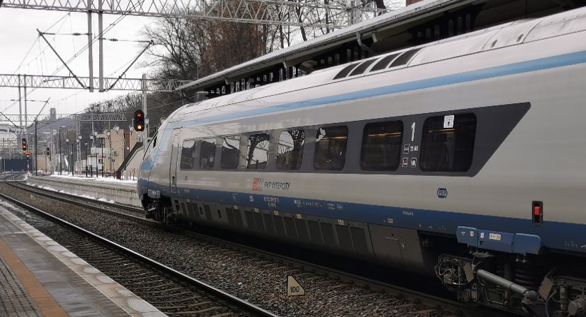 Kolejowe 200 km/h do Warszawy pełne problemów - Zdjęcie główne