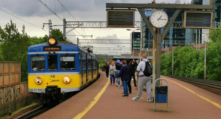 Zmiany w kursowaniu SKM. Powodem remont torów - Zdjęcie główne