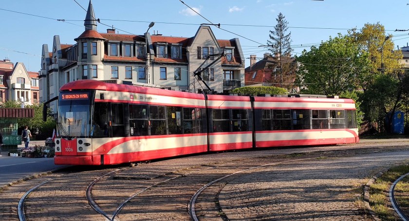 Pojechał na remont i słuch o nim zaginął. Gdzie się podział Bombardier? - Zdjęcie główne