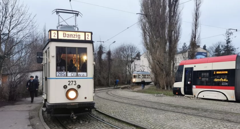 Zabytkowe pojazdy zawładnęły ulicami Gdańska - Zdjęcie główne