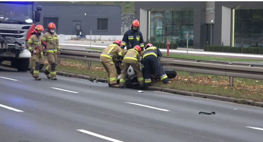 Wypadek z udziałem motocyklisty na al. Grunwaldzkiej - Zdjęcie główne