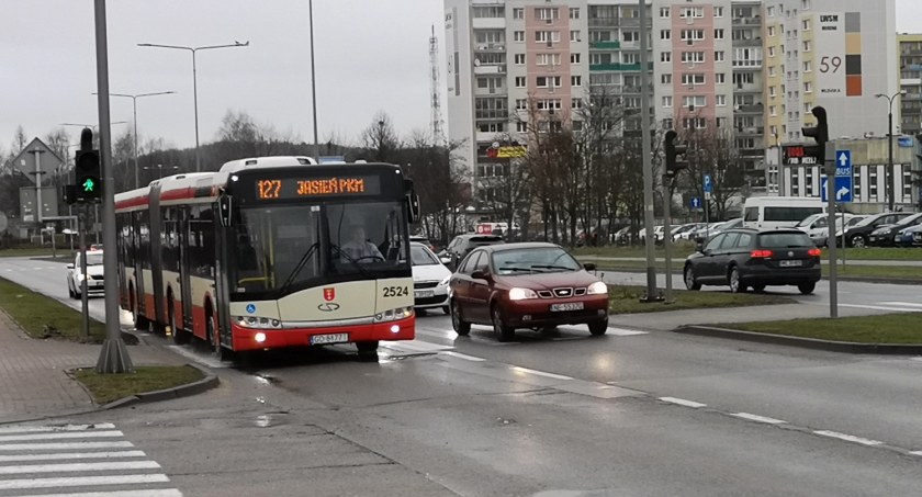 Linia 127 wymaga uproszczenia? Różne wizje międzydzielnicowego połączenia - Zdjęcie główne