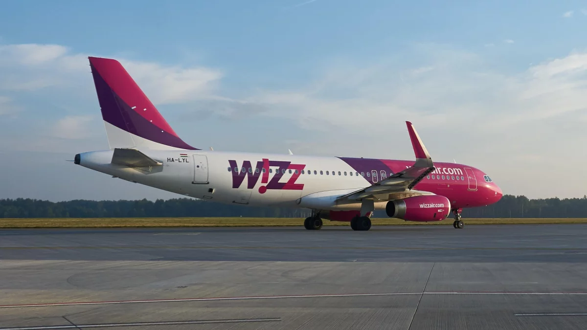 Wizz Air rezygnuje z niektórych połączeń z Gdańska. Pasażerowie mogą liczyć na zwroty pieniędzy - Zdjęcie główne