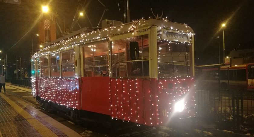 Zabytkowy, mikołajkowy tramwaj zaprasza na przejażdżki - Zdjęcie główne