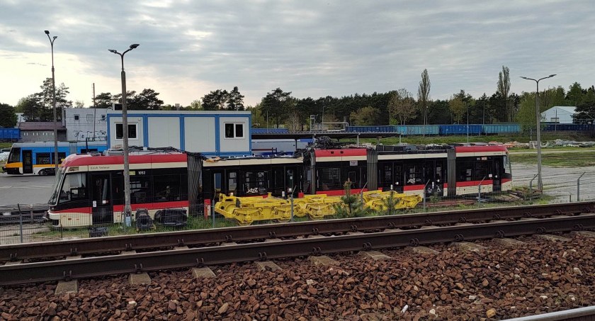 Od roku stoi u producenta. Poważna awaria gdańskiego tramwaju [ZDJĘCIA] - Zdjęcie główne