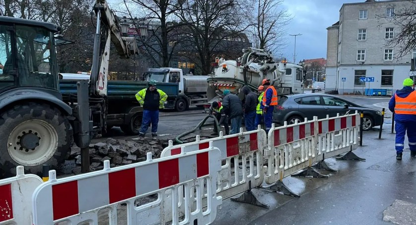 Poważna awaria sieci wodociągowej w centrum Gdańska - Zdjęcie główne