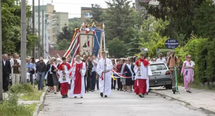 Boże Ciało. Sprawdzamy utrudnienia związane z procesjami - Zdjęcie główne