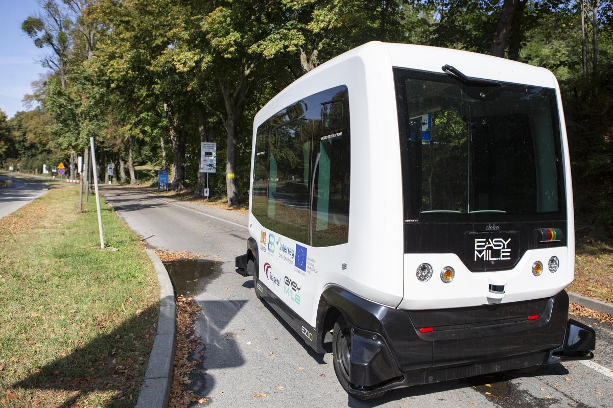 Autonomiczny autobus do zoo jeszcze tylko dziś - Zdjęcie główne