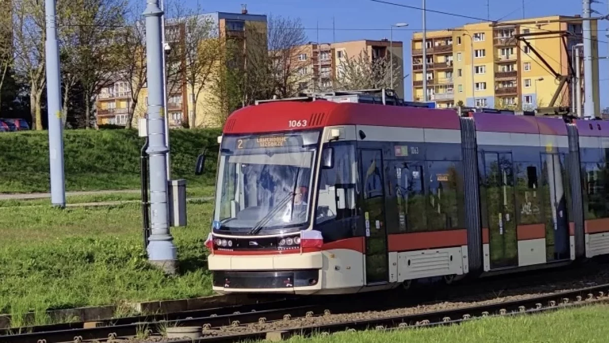 Gdańsk. Samochód wjechał w tramwaj - Zdjęcie główne