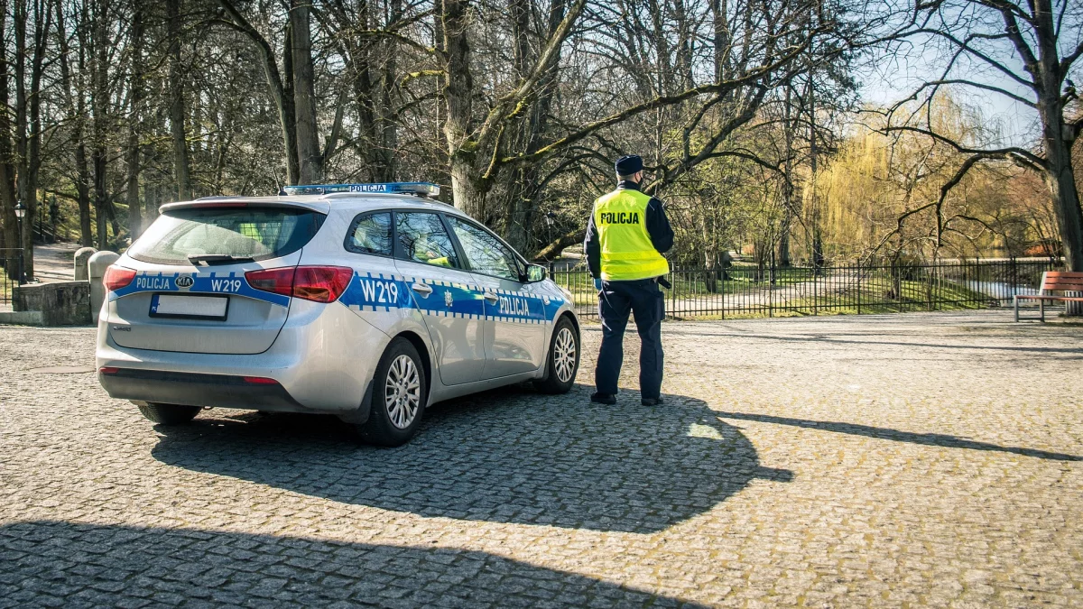 Chciał złożyć życzenia znajomej z okazji Dnia Kobiet. 71-latek zatrzymany za jazdę pod wpływem alkoholu - Zdjęcie główne