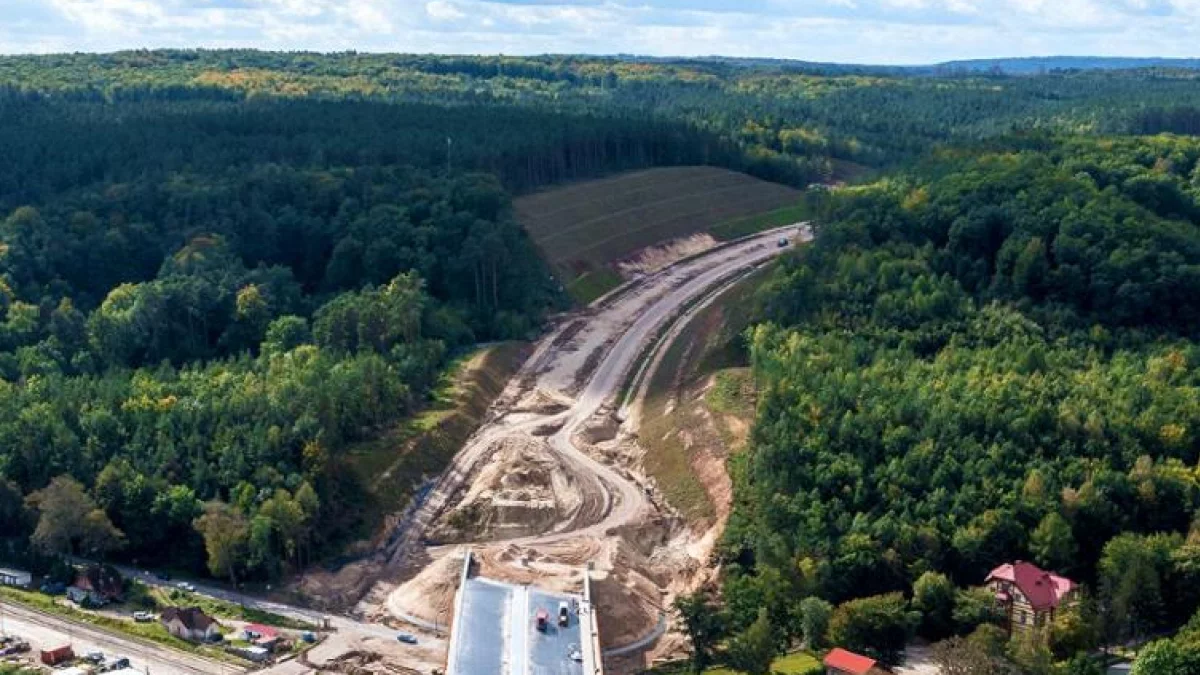 Trwa budowa Obwodnicy Metropolii Trójmiejskiej. Kiedy pojedziemy nową drogą? - Zdjęcie główne