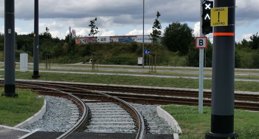 Tramwaje nie uszkodzą lusterek. Zniknął felerny słup - Zdjęcie główne