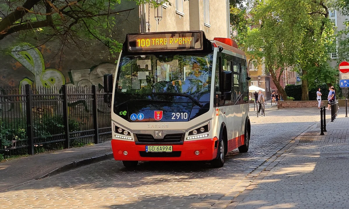 Autobusy w Śródmieściu wracają na stałe trasy. Co zmieni się dla pasażerów po jarmarku? - Zdjęcie główne