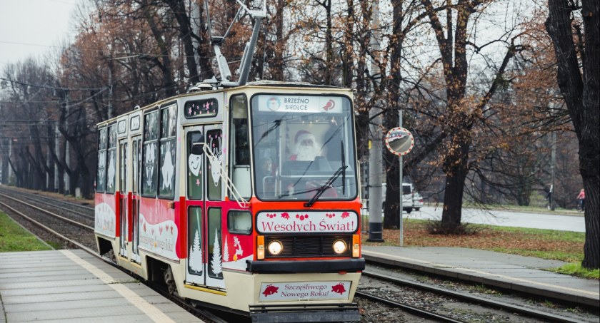 Świąteczny tramwaj wyjeżdża na gdańskie tory - Zdjęcie główne