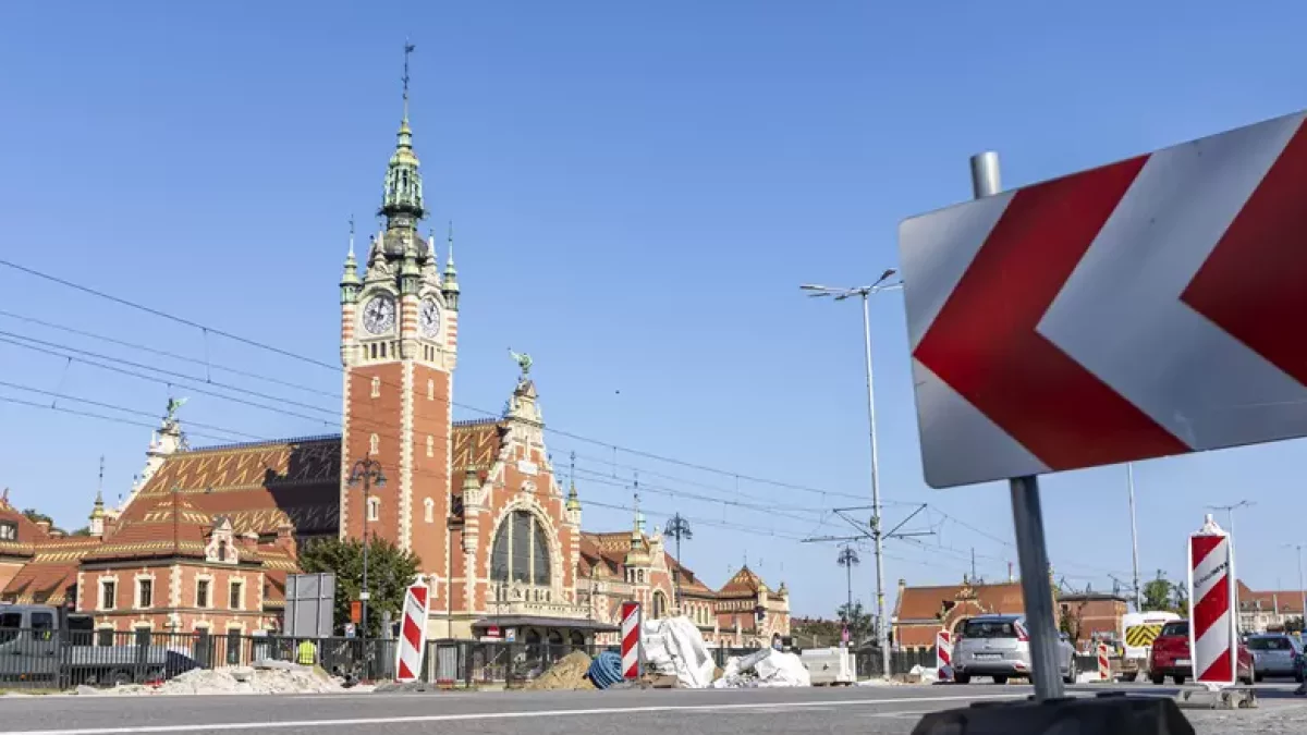 Przejście naziemne przy dworcu PKP Gdańsk Główny: Ważna zmiana dla pieszych i rowerzystów - Zdjęcie główne