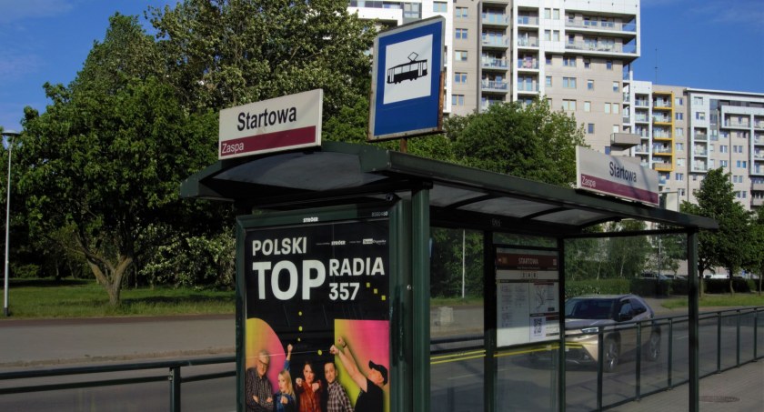 Rozbój na przystanku tramwajowym. Bandyci schwytani - Zdjęcie główne