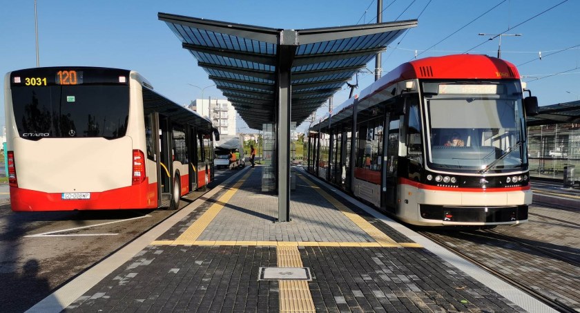 Zmiany w rozkładach ZTM. Cięcia w autobusach i więcej tramwajów na plażę - Zdjęcie główne