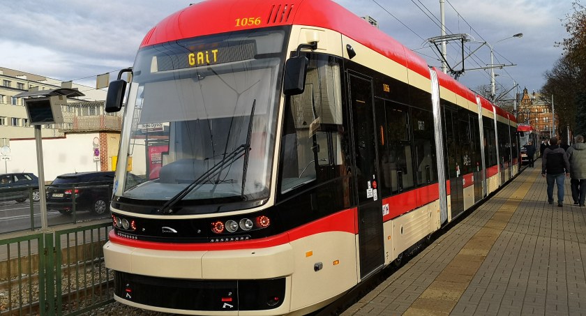 Pięć tramwajów pojedzie objazdem, bo urzędnicy robią konferencję prasową - Zdjęcie główne