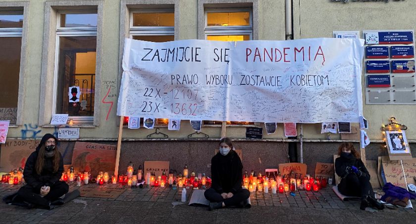 Transparent "Zajmijcie się Pandemią" trafił do Muzeum Gdańska - Zdjęcie główne