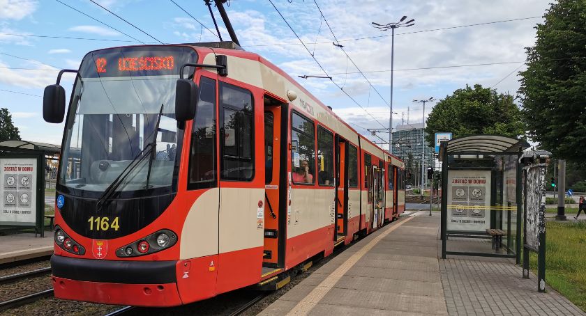 Więcej kursów autobusów i tramwajów. Władze Gdańska reagują na czerwoną strefę. - Zdjęcie główne