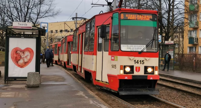 Trzy lata bez wysokopodłogowców na torach. W niedzielę jeden wyjedzie na miasto - Zdjęcie główne