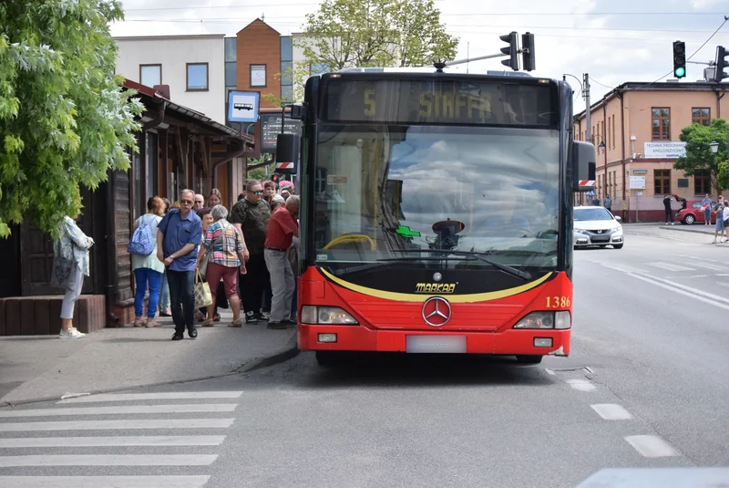 Obrazek do pytania - Ile linii autobusów MUK Zgierz zatrzymuje się na placu Kilińskiego?