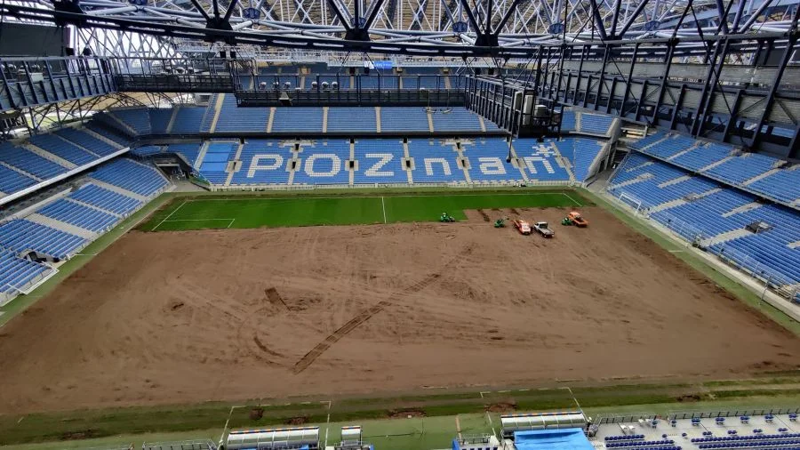 Od wtorku na stadionie przy Bułgarskiej wymiana murawy. Trudno uwierzyć która z kolei - Zdjęcie główne