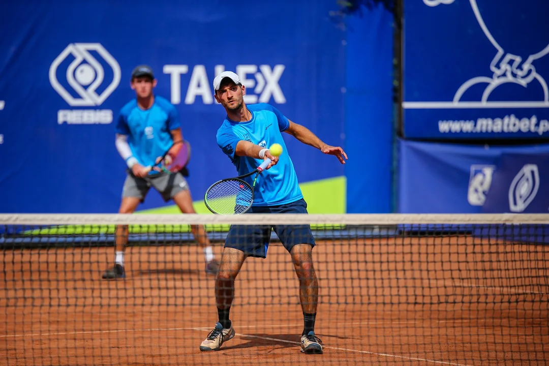 Derby Wielkopolski dla OSAVI Tennis Team Kalisz. Zacięty bój AZS-u Poznań - Zdjęcie główne