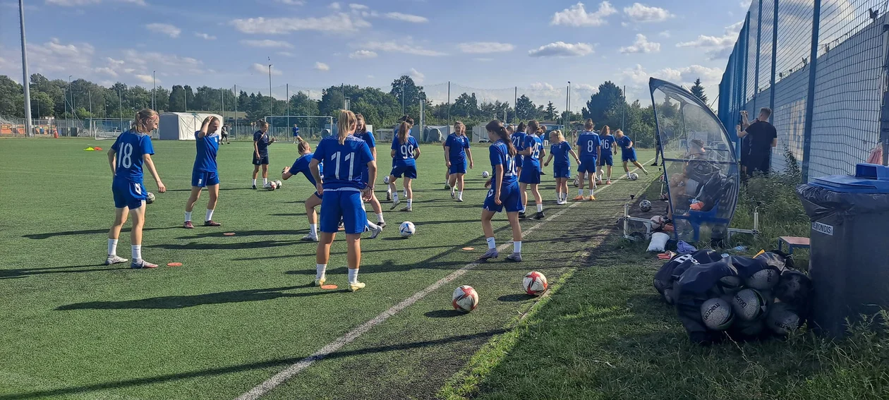 Piłkarki Lecha UAM szykują się do gry w 1. lidze. Pierwszy sparing z ... mężczyznami - Zdjęcie główne