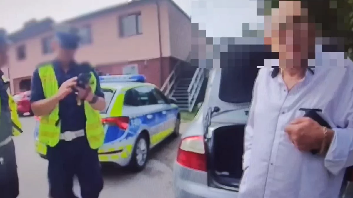 Uciekał przed policją, a na koniec próbował przekupić patrol. 75-latek z zarzutami