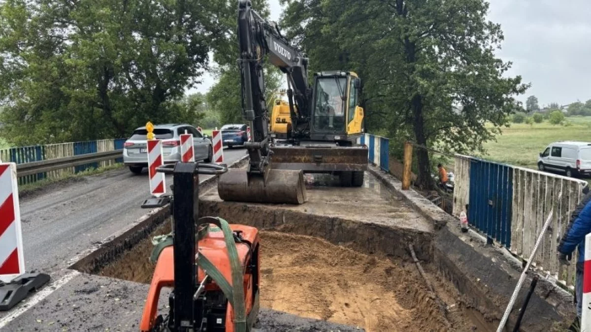 Pilny remont ponad 50-letniej konstrukcji blisko Piotrkowa. Są utrudnienia