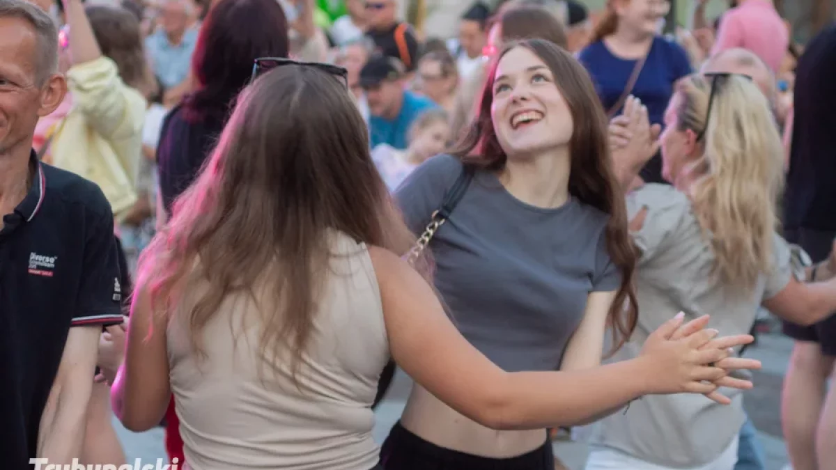 Pierwsza potańcówka tego lata w Piotrkowie. Sprawdź, kiedy mieszkańcy ruszą do tańca