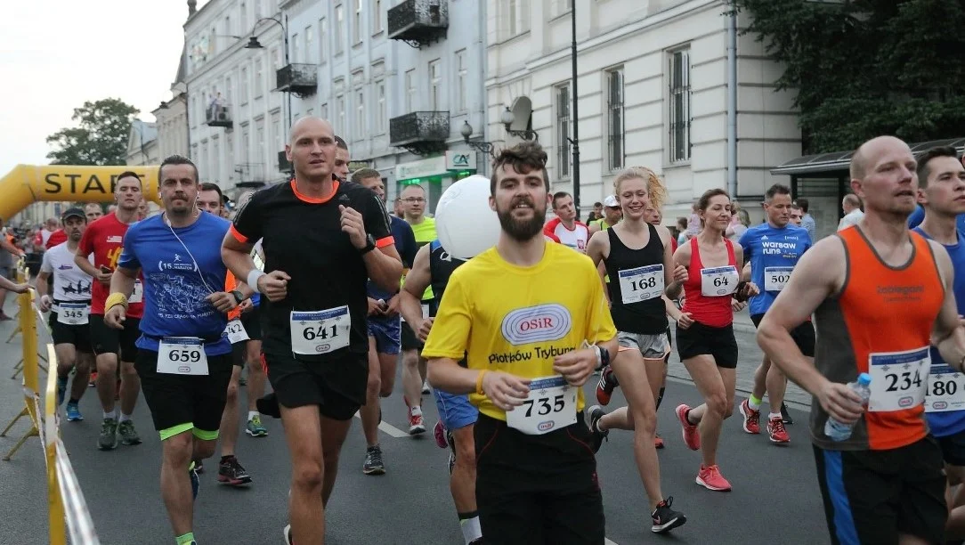 Po raz kolejny pobiegną nocą ulicami Piotrkowa. Zapisało się już 400 osób - Zdjęcie główne