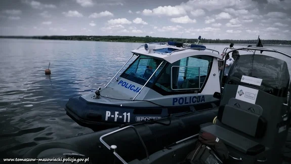 Zabrał 8-letnią dziewczynkę na skuter i zderzył się z jachtem. Niebezpiecznie na Zalewie Sulejowskim - Zdjęcie główne