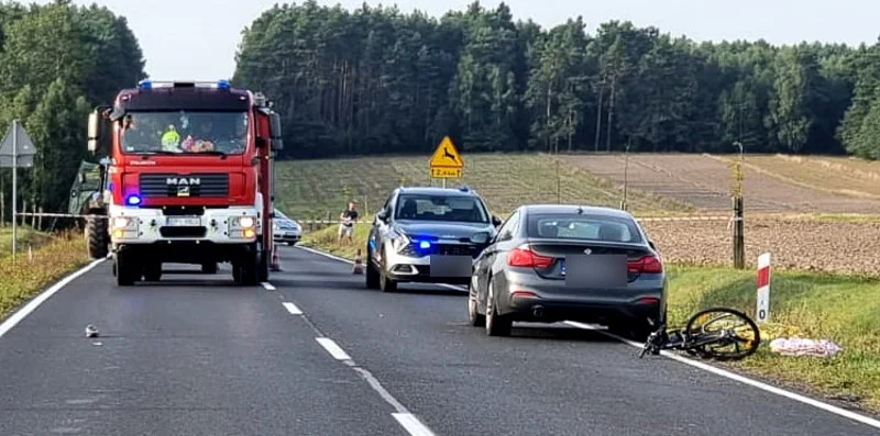 Tragedia niedaleko Sulejowa. Mężczyzna zginął pod kołami BMW [FOTO] - Zdjęcie główne