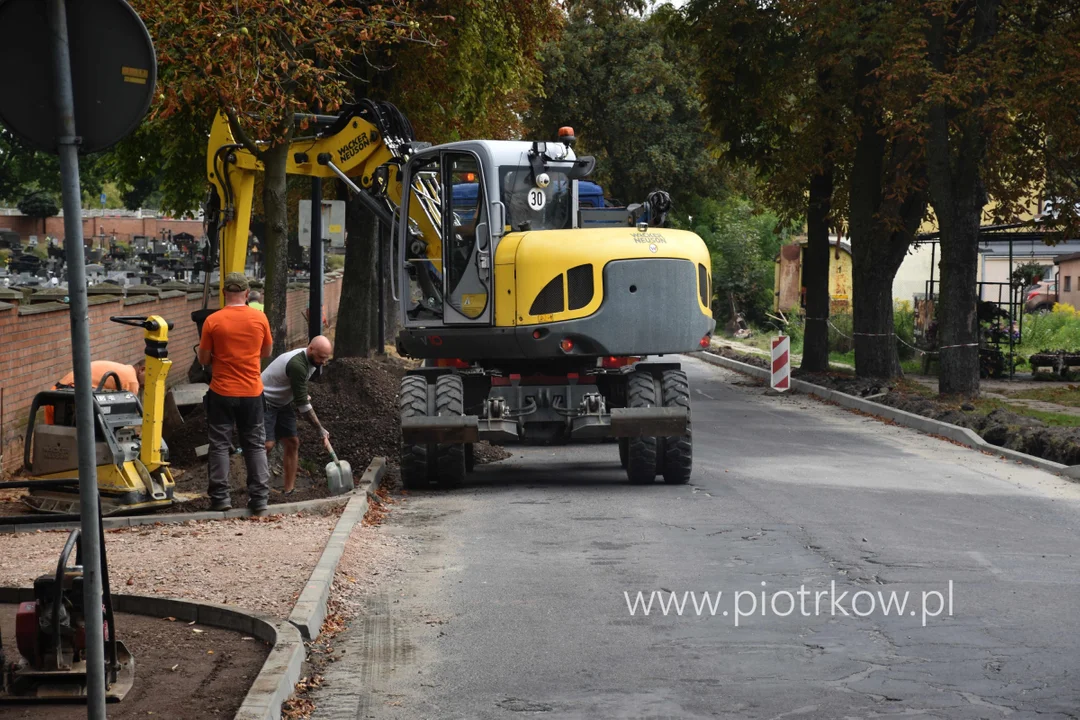 Przebudowa piotrkowskiej ulicy trwa. Ważne informacje dla kierowców i pieszych - Zdjęcie główne