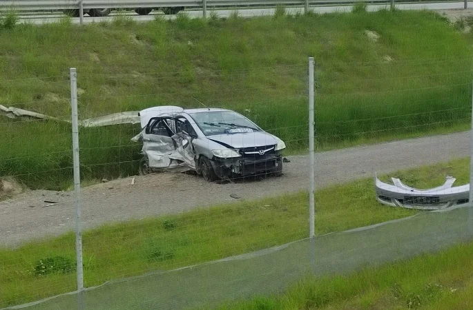 Groźny wypadek pod Piotrkowem. Są ranni, wezwano śmigłowiec pogotowia - Zdjęcie główne