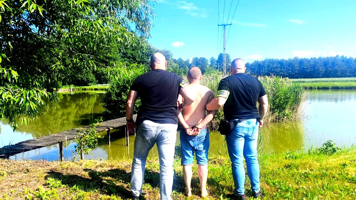 Ucieczka przez okno i kryjówka pod kołdrą. Akcja policji pod Piotrkowem