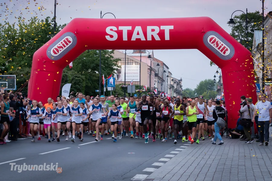 VIII Nocny Piotrkowski Półmaraton rozpoczął Dni Miasta [ZDJĘCIA] - Zdjęcie główne