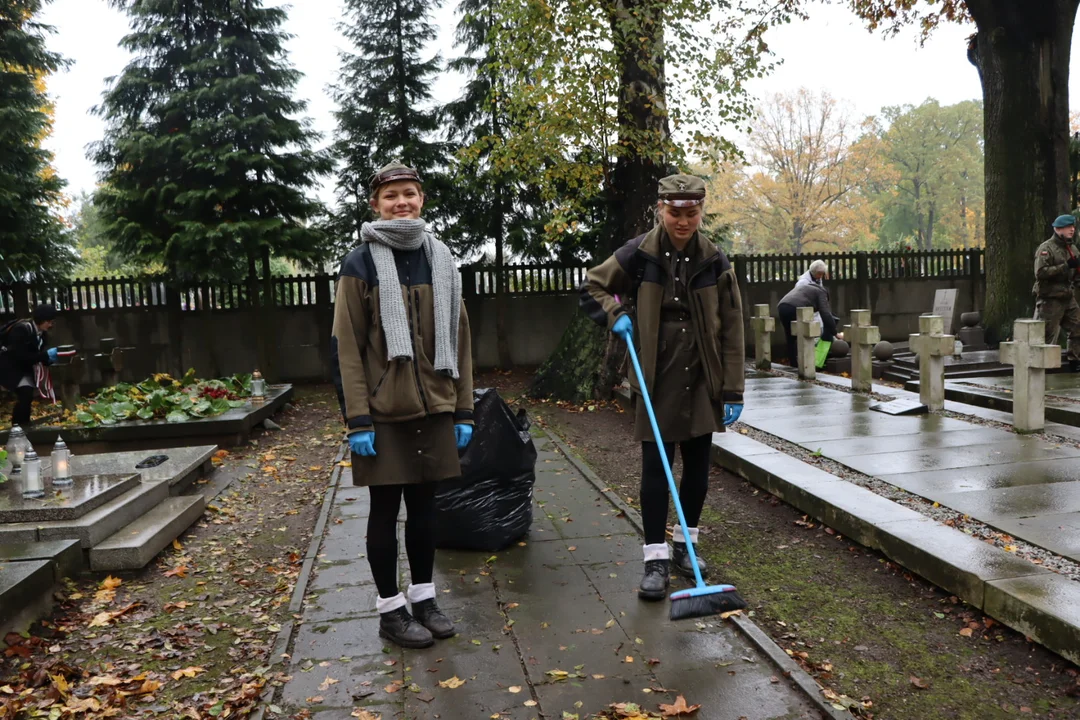 Harcerze oddali hołd bohaterom - Zdjęcie główne