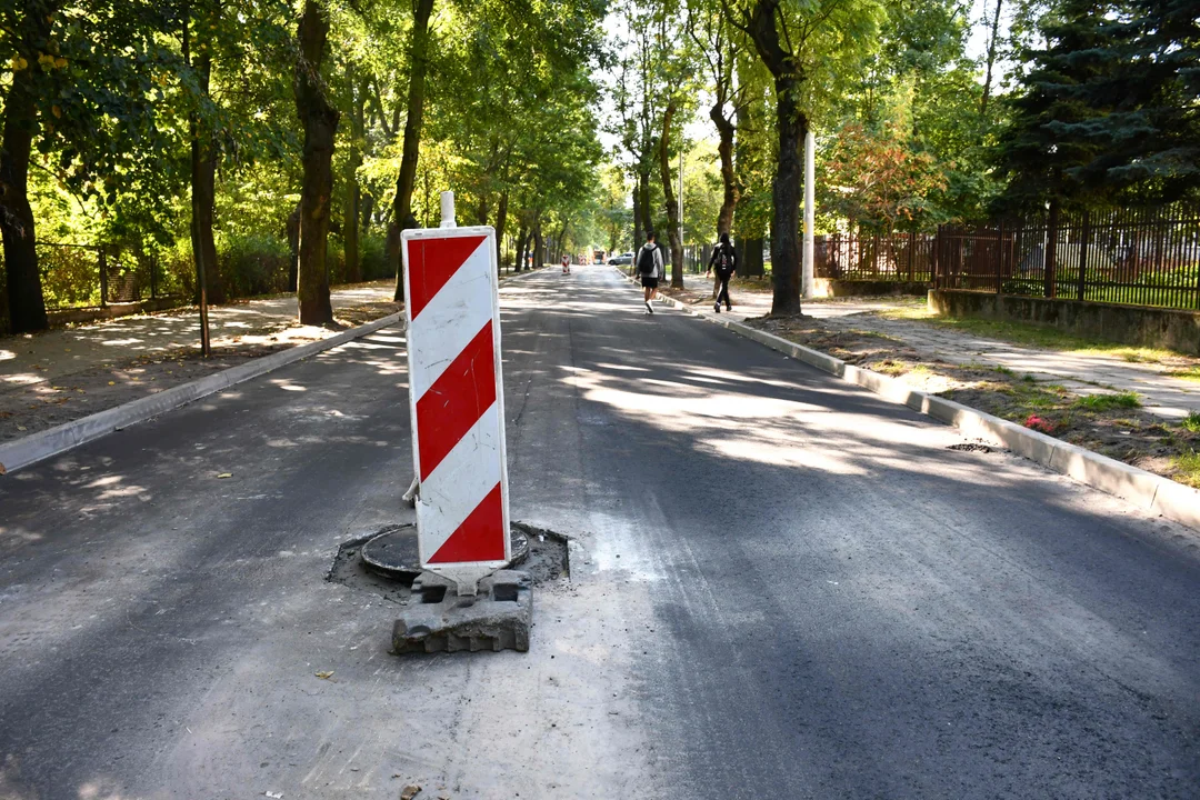 Nowy asfalt na piotrkowskiej drodze. Na tym jednak nie koniec... - Zdjęcie główne