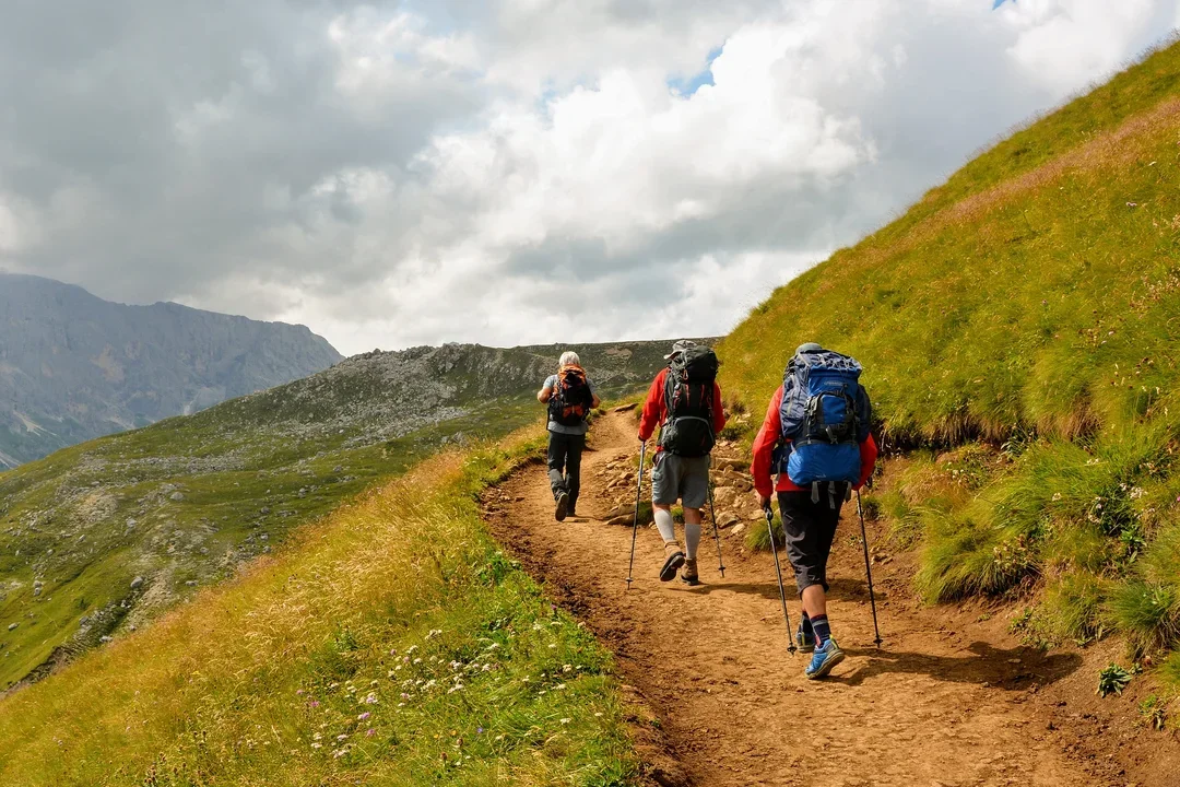 Planujesz wyjazd w góry? Sprawdź, jak przygotować się do trekkingu [PORADNIK] - Zdjęcie główne