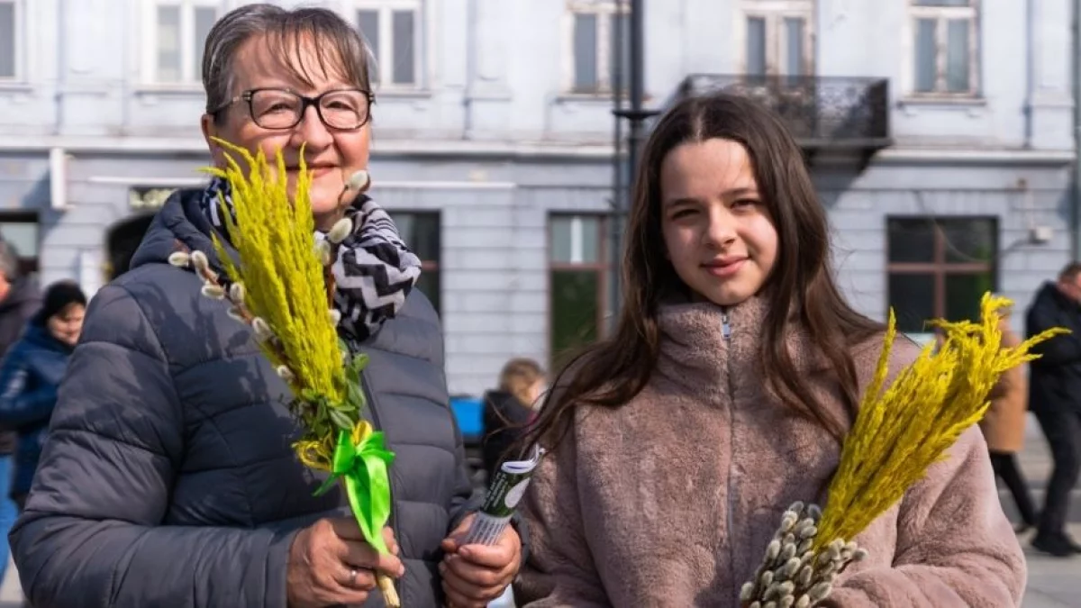 Niedziela Palmowa w Piotrkowie. Wierni przeszli w procesji [ZDJĘCIA]