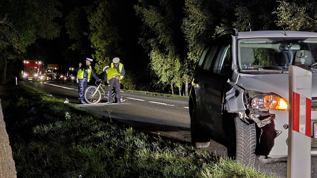 Groźny wypadek w powiecie piotrkowskim. Doszło do potrącenia rowerzysty - Zdjęcie główne