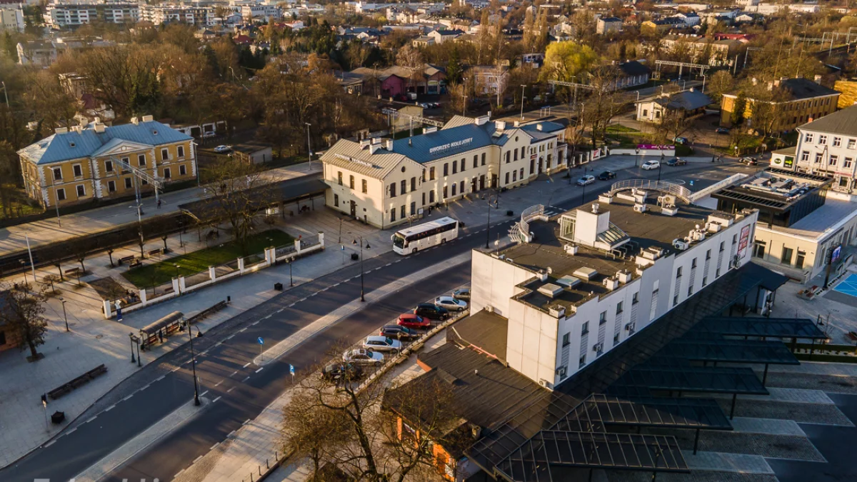 Niedługo ferie zimowe w Łódzkiem. Dokąd można dojechać z Piotrkowa? - Zdjęcie główne