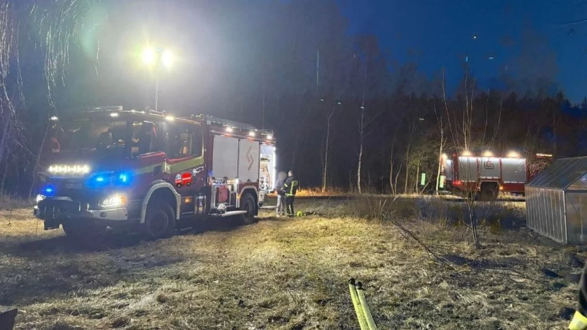Akcja strażaków pod Piotrkowem. Na miejscu trzy zastępy